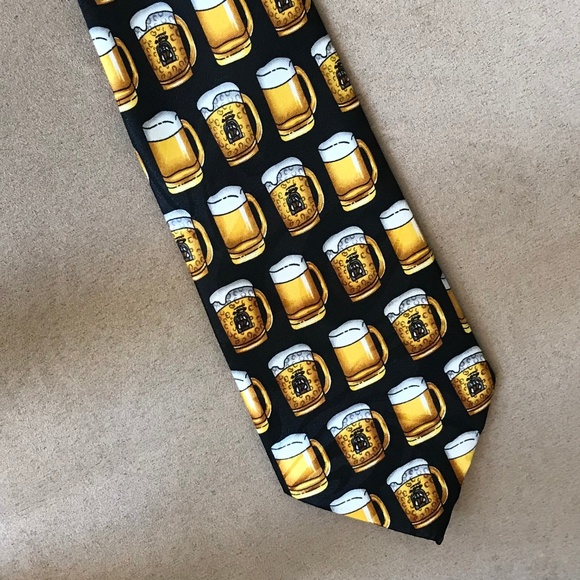 Men's beer lovers tie. Fun Birthday or Father's Day gift. - Picture 2 of 3
